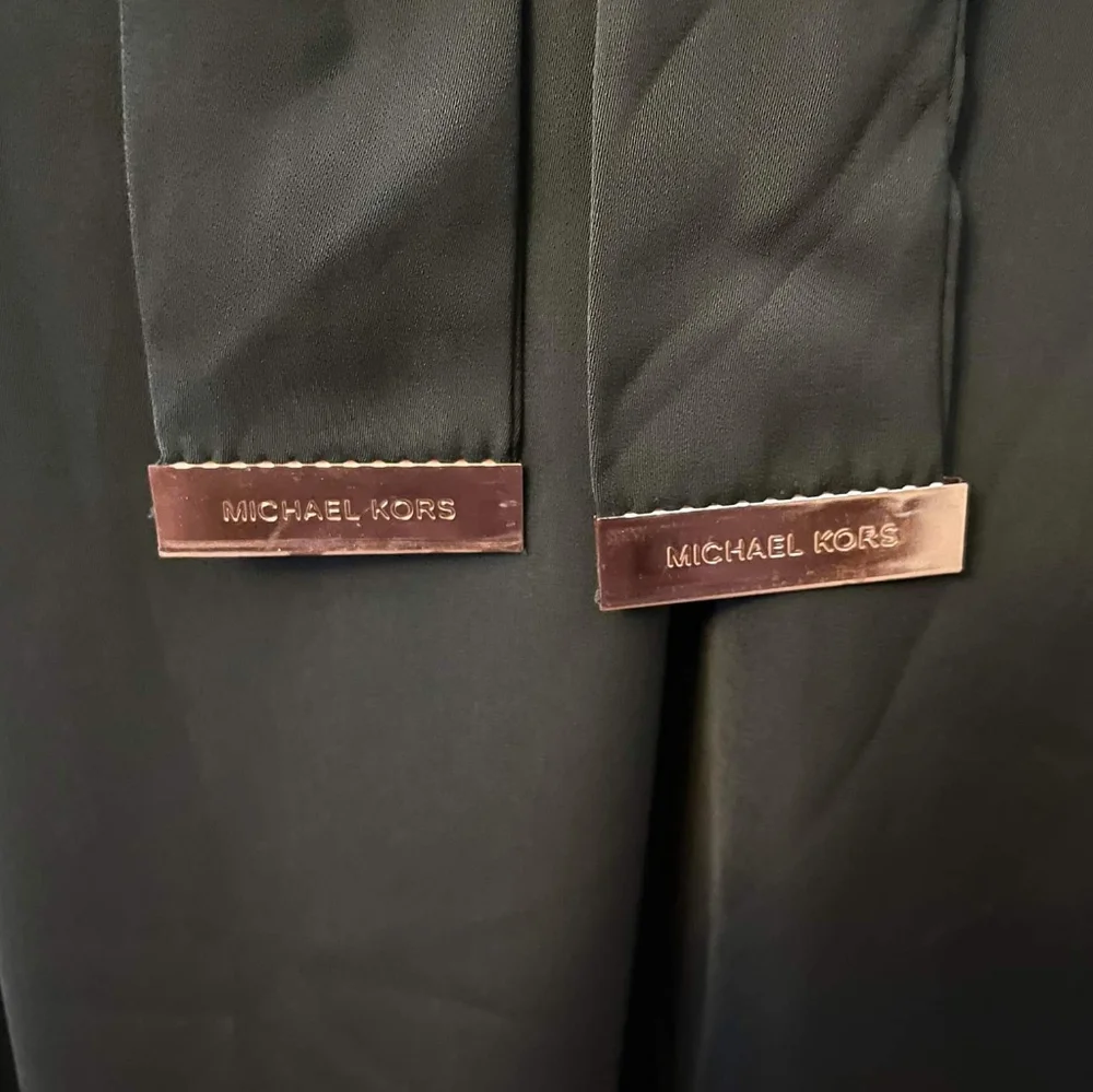 3/5/23- ***NWT*** Michael Kors size L belted pleated tie-waist wide le… - Picture 3 of 4